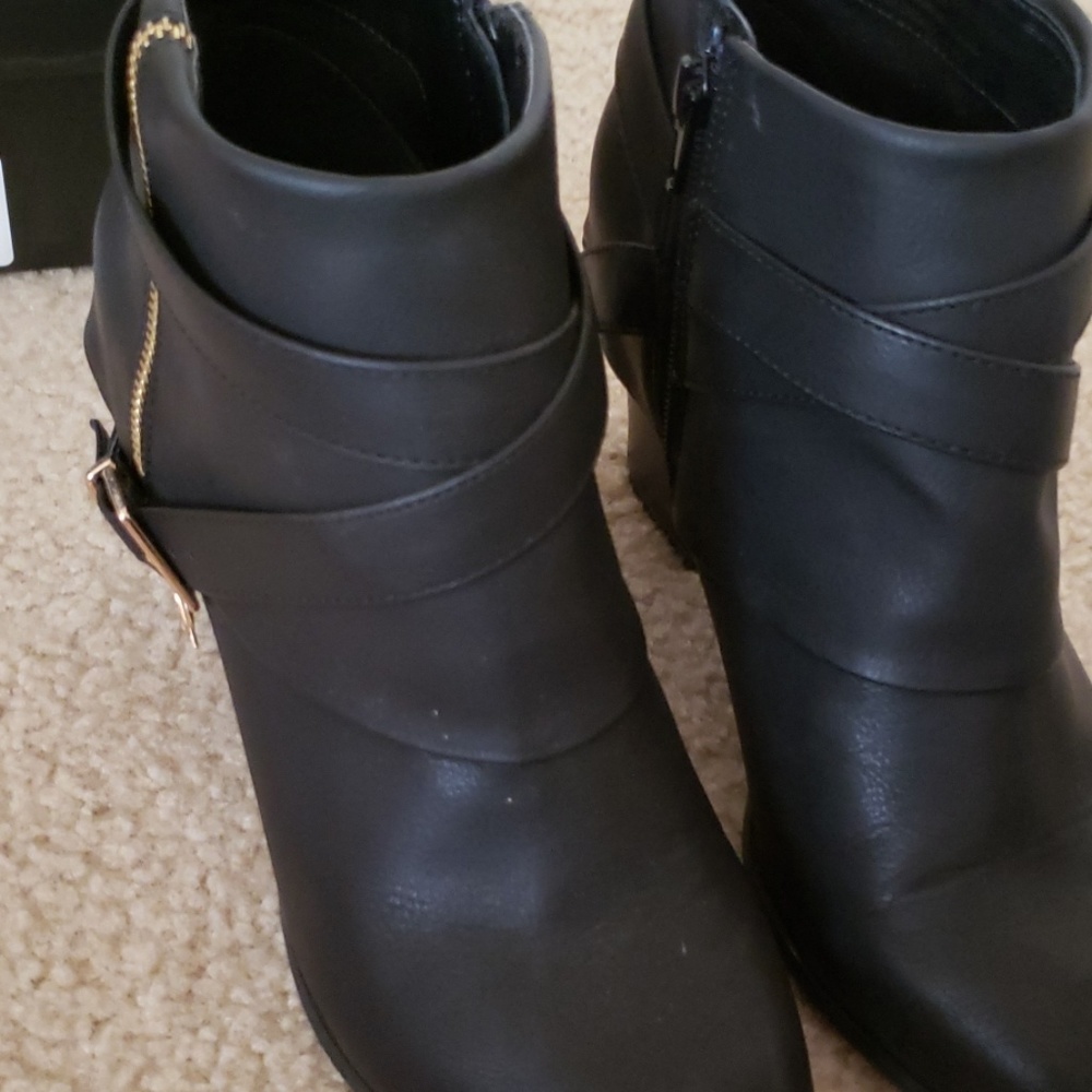 Thalia Sodi booties